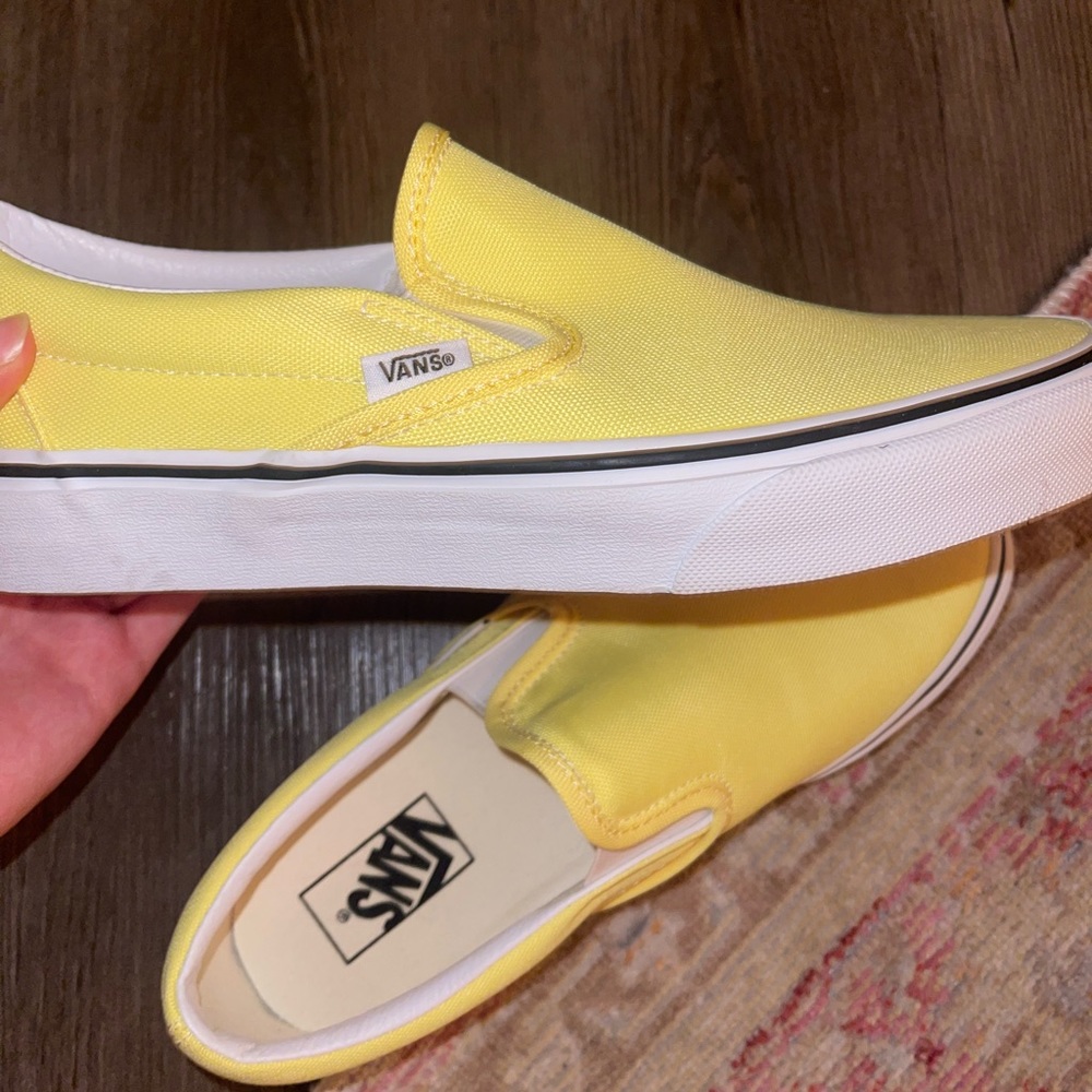 NEW! Vans Classic Slip On - Vibrant Yellow💛